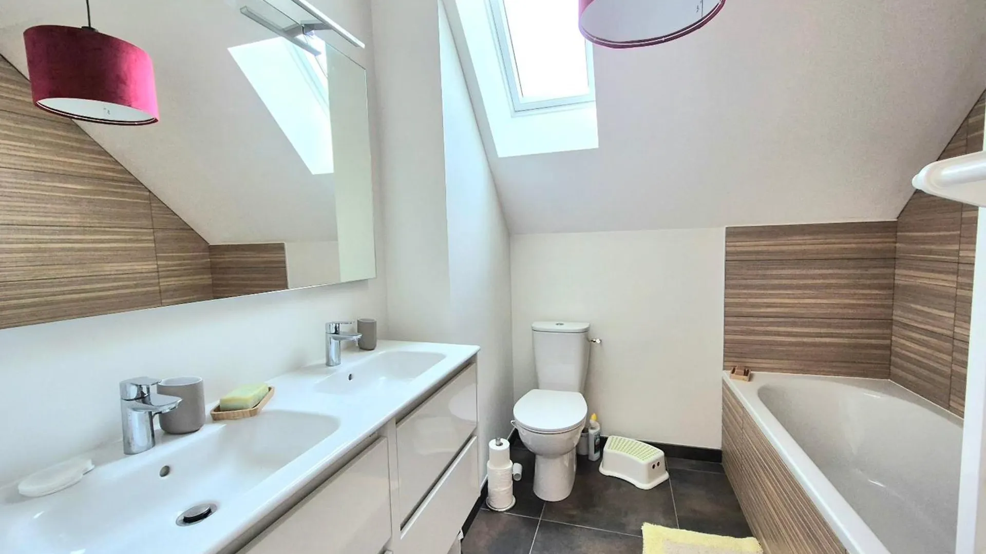 Semesterbostad Superb House With Garden - Saint-Coulomb Villa