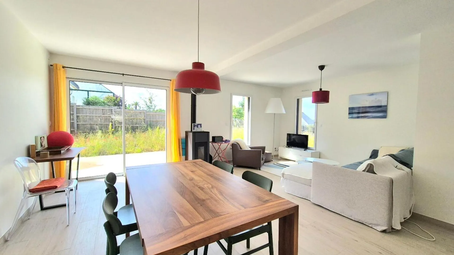 Semesterbostad Superb House With Garden - Saint-Coulomb Villa Frankrike